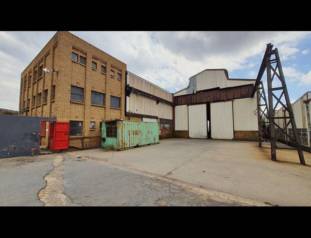 1,850M² WAREHOUSE FOR SALE IN CHLOORKOP
